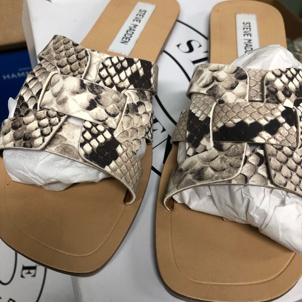 NWT 🏷 Slide Sandals